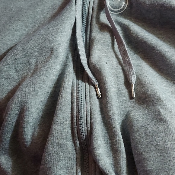 Crop jacket for ladies, size large. - Picture 3 of 4